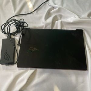 Republic of Gamers ASUS Laptop. Black. 15x8.5 inch screen